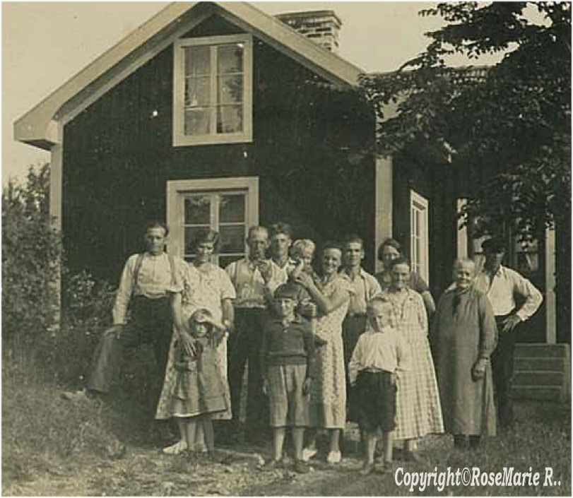 På kalas i Slåttermossen, Stråssa,  hos Annas mor Adolfina, född Granat,  Gården heter Kalberg