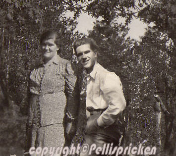 Fotomontage- Anna i Tappafallet ( Bregkvist- ingift i Hällkvistsläkten) med son Karl Erik 